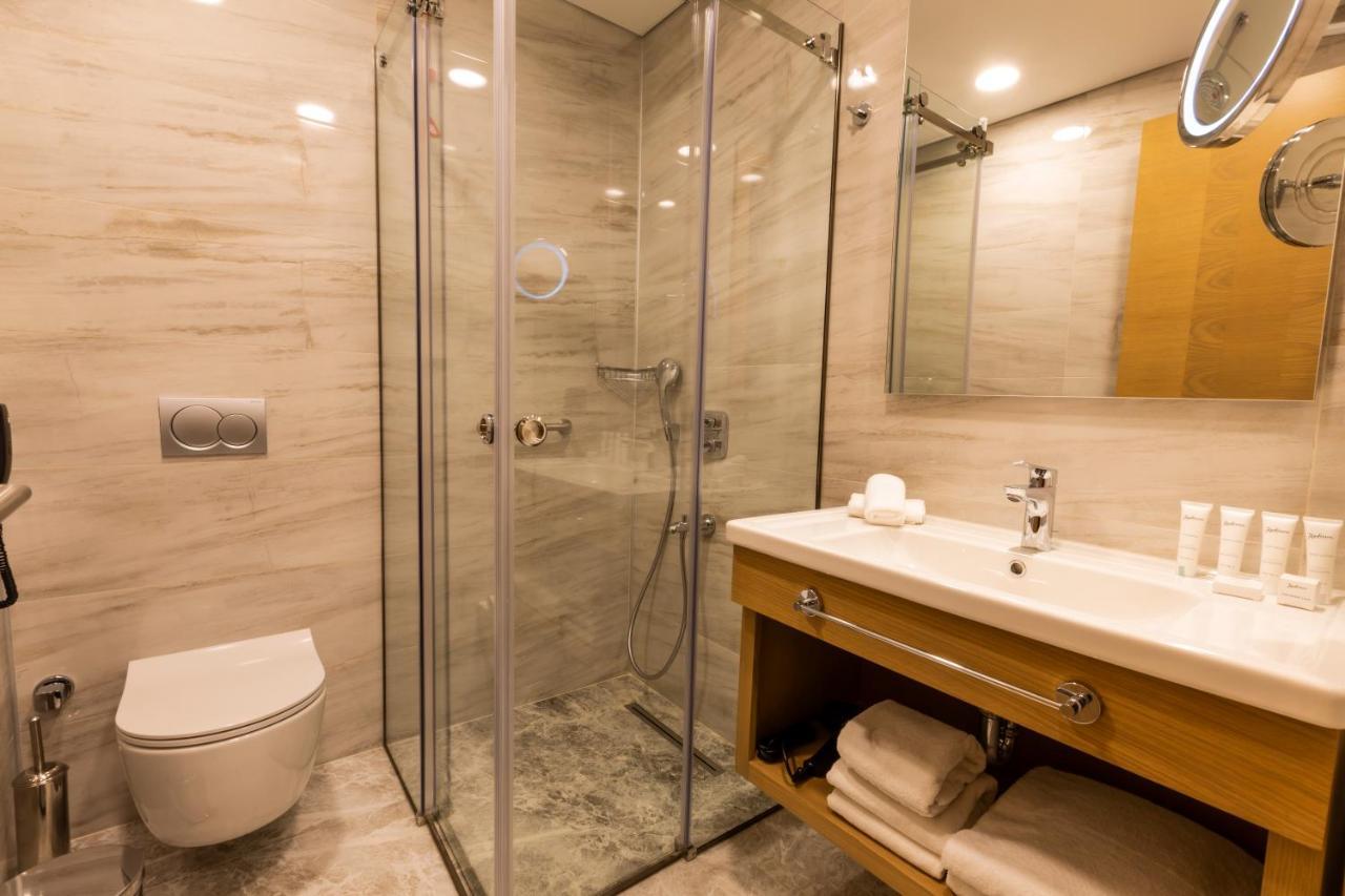Radisson Hotel Istanbul Harbiye Экстерьер фото