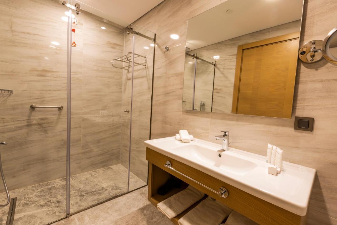 Radisson Hotel Istanbul Harbiye Экстерьер фото