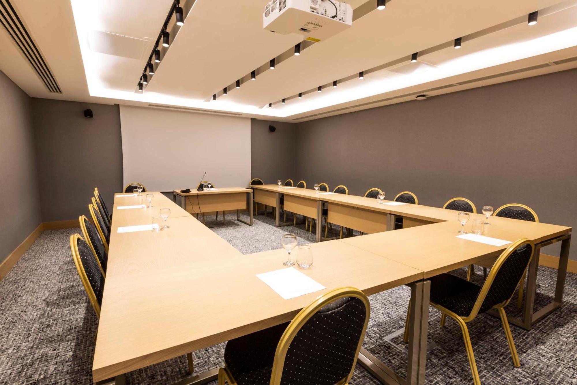 Radisson Hotel Istanbul Harbiye Экстерьер фото