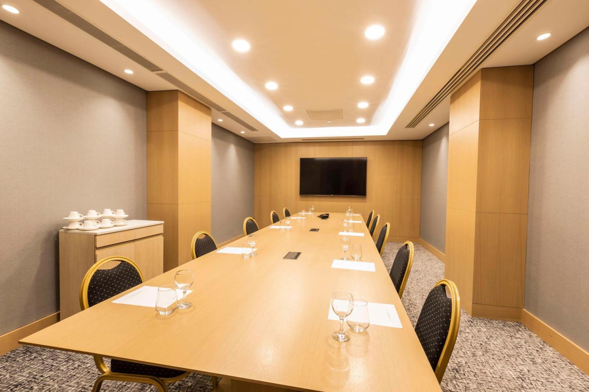 Radisson Hotel Istanbul Harbiye Экстерьер фото